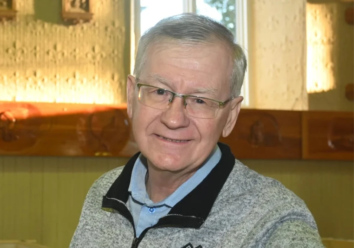 Pierre Houle (photo), curé missionnaire à Odanak, répond à la revue NDC